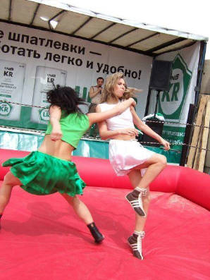 Girls fighting